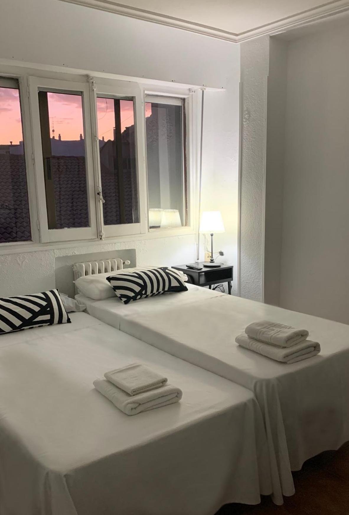 Hotel Y Restaurante Puerta De Aranda Aranda de Duero Zewnętrze zdjęcie
